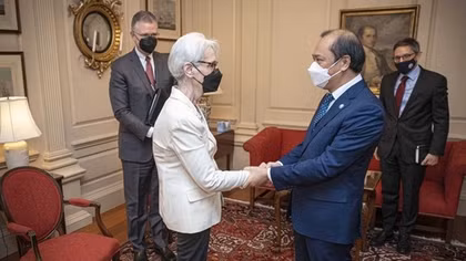 VN ambassador meets US diplomat in Washington DC