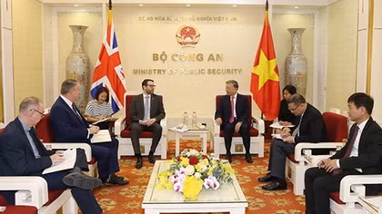 Minister To Lam receives incoming UK ambassador