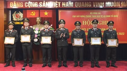 Department of National Security Protection Movement receives Excellent Emulation Flag