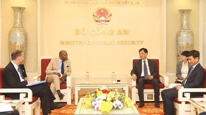 Deputy Minister Nguyen Duy Ngoc receives US Assistant Secretary of State