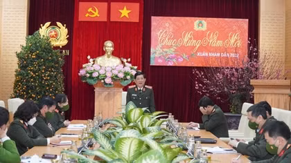 Public security health sector workers hard and effectively in COVID-19 prevention and control during Tet