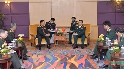 Chief of VPA General Staff meets with Lao, Myanmar counterparts