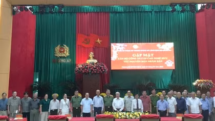 Minister To Lam meets retired senior officers