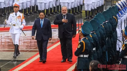 Prime Minister hosts welcome ceremony for Cuban counterpart