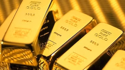 Gold prices climb to all-time high of nearly VND70 million per tael