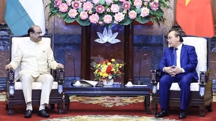 President Phuc suggests reopening Vietnam-India direct air routes soon