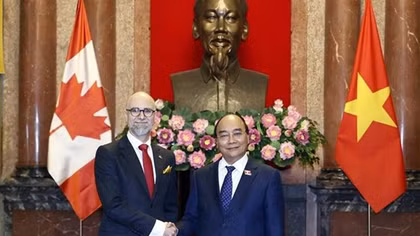President receives new ambassadors from Ukraine, Canada