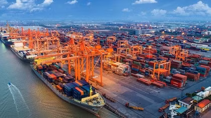 Vietnam's trade surplus to hit one billion USD this year