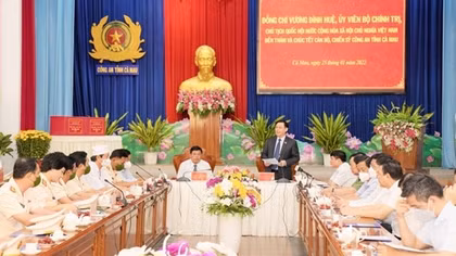 NA Chairman pays Tet visit to Ca Mau police