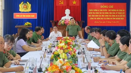 Deputy Minister Le Van Tuyen inspects task performance of Quang Nam police
