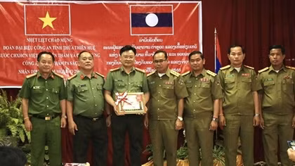 Thua Thien Hue police and mass organizations carry out activities to strengthen Vietnam – Laos relations