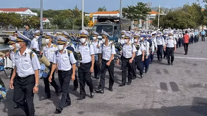 Tet gift delivered to Truong Sa soldiers and people