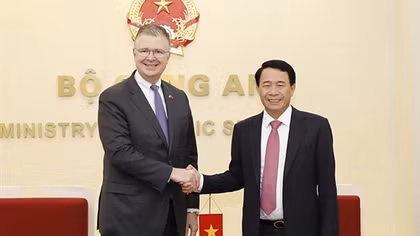 Deputy Minister Le Quoc Hung receives US Assistant Secretary of State Daniel Kritenbrink