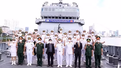 RoK’s naval training ships visit HCMC