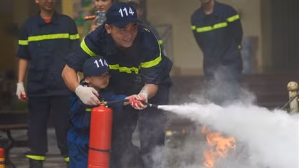 Children in Hanoi transform into little-firefighters
