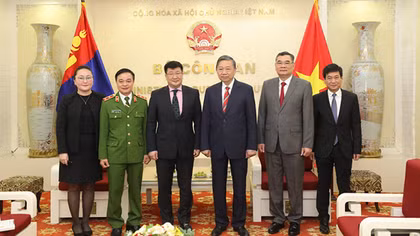 Minister To Lam receives new Ambassador Extraordinary and Plenipotentiary of Mongolia to Vietnam