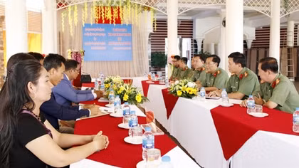 An Giang police promote ties with Khmer-Vietnam Association chapters in Cambodia