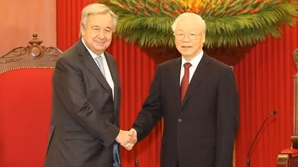 Party leader welcomes UN leader Guterres in Hanoi