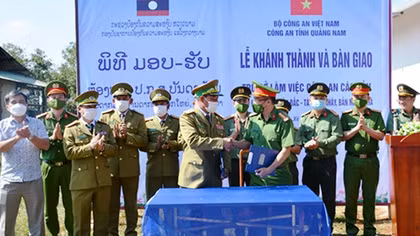 Police from Quang Nam, Vietnam build 16 stations for Lao police