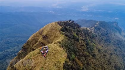 "Dinosaur mountain" in Lang Son attracts trekkers