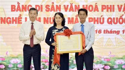 Phu Quoc fish sauce making recognized as National Intangible Heritage