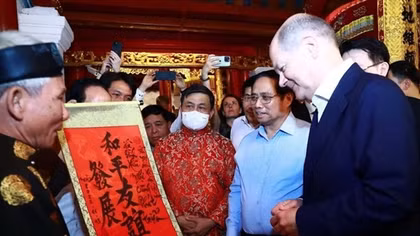 German chancellor Olaf Scholz takes night walk around Hanoi lake