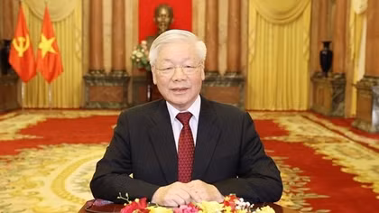 Party chief stresses importance of building more and more powerful Vietnam