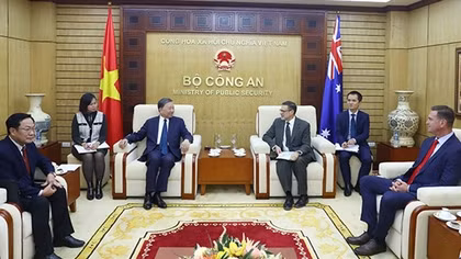 Minister To Lam hosts meeting with newly-accredited Australian Ambassador