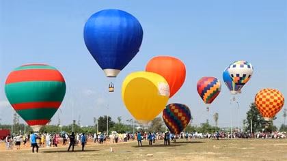 Tourists experience hot air balloon rides in Kon Tum