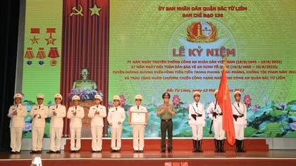 Bac Tu Liem district police receive “Feat of Arms” Order