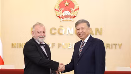 Minister To Lam receives incoming ambassador to Vietnam of Czech Republic