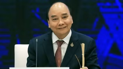 President Nguyen Xuan Phuc attends dialogue with APEC leaders