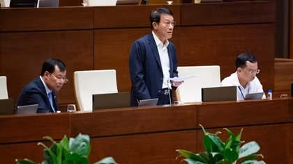 Minster Luong Tam Quang explains Law on Personal Data Protection to NA deputies