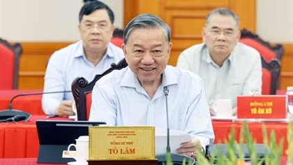 Politburo reviews preparations for 8th Congress of Central Public Security Party Committee