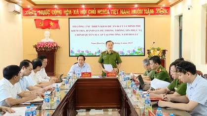Deputy Minister Nguyen Van Long inspects administrative procedure processing system in Ninh Binh
