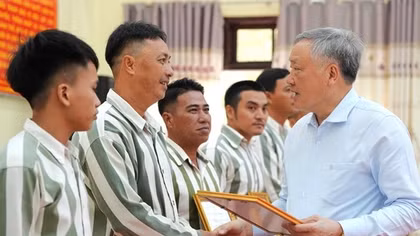 Permanent Deputy PM Nguyen Hoa Binh attends ceremony announcing president’s amnesty decision at A2 Prison