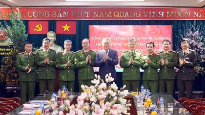 Permanent Deputy Prime Minister Nguyen Hoa Binh visits Economic Police Department