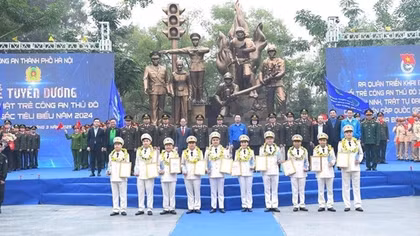 10 outstanding young officers of Hanoi City Police honored