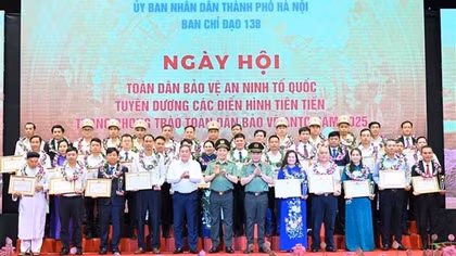 Deputy Minister Le Van Tuyen attends “All People Protecting National Security” Festival in Hanoi