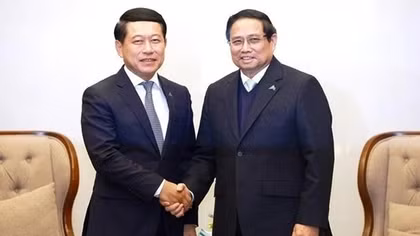 PM affirms government's resolve to soon complete cooperation projects with Laos