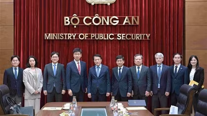 Minister Luong Tam Quang hosts new Samsung Vietnam’s General Director