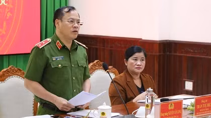 Deputy Minister Nguyen Van Long works with Binh Phuoc police