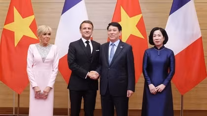 Vietnamese President hosts banquet for French counterpart