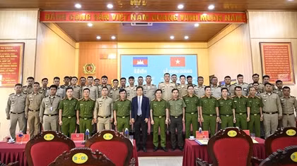 MPS opens training course for Cambodian police dog handlers