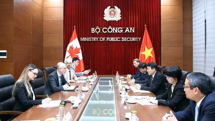 Minister Luong Tam Quang hosts Canadian Ambassador