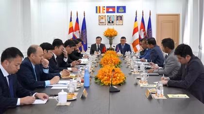 Deputy Minister Nguyen Van Long visits Cambodian National Information Technology Center