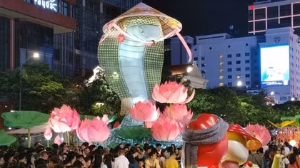 HCM City's Nguyen Hue Flower Street opens