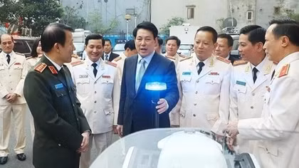State President pays pre-Tet visit to Security Guard Command