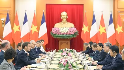 Vietnam treasures multifaceted collaboration with France: Party chief