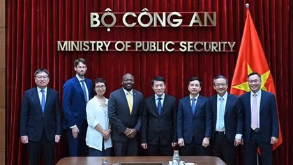 Minister Luong Tam Quang receives Google Asia-Pacific Vice President